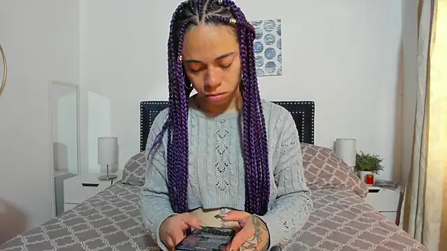 Snapshot of ZulyMichels chatting on 04-18-26, 01:13 ZulyMichels online show from 04-18-26, 01:13