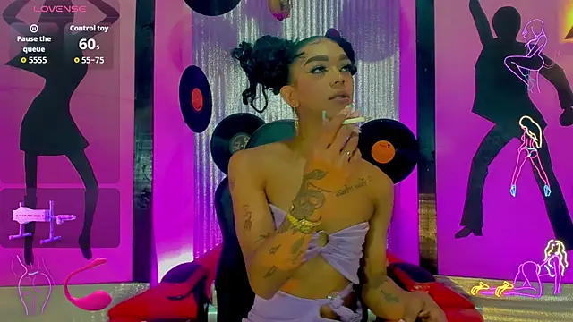 Snapshot of nickyminach_ chatting on 10-27-25, 07:15 nickyminach online show from 10-27-25, 07:15