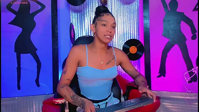 Snapshot of nickyminach_ chatting on 07-16-26, 08:28 nickyminach online show from 07-16-26, 08:28