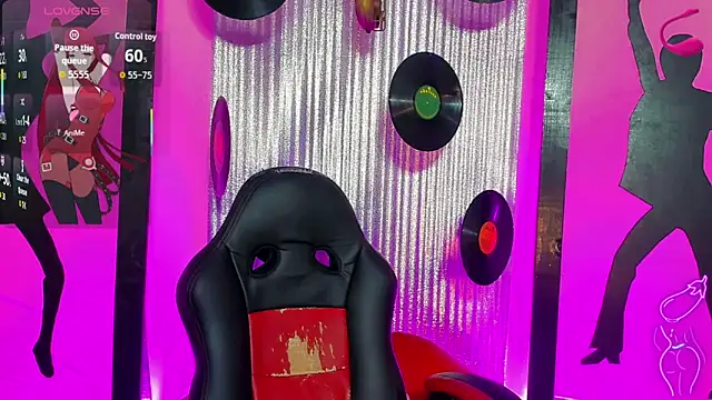 nickyminach  online show from 04-08-26, 07:37