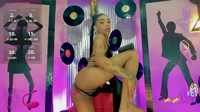 Snapshot of nickyminach_ chatting on 10-29-25, 07:13 nickyminach online show from 10-29-25, 07:13