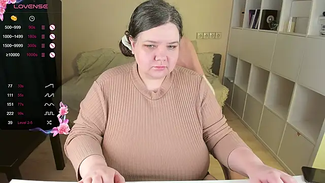 Snapshot of PlumPie chatting on 10-12-25, 07:15 PlumPie online show from 10-12-25, 07:15