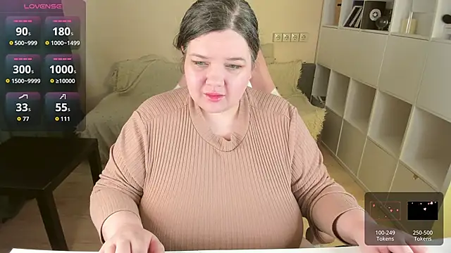 Snapshot of PlumPie chatting on 09-14-25, 10:37 PlumPie online show from 09-14-25, 10:37