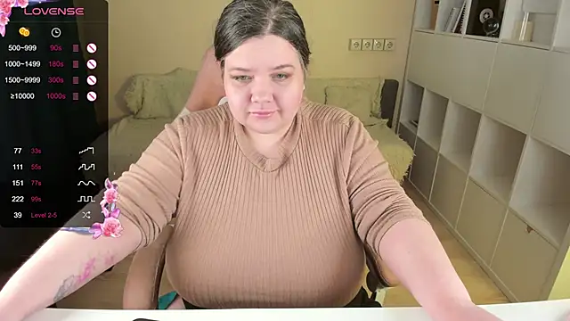 Snapshot of PlumPie chatting on 10-31-25, 10:27 PlumPie online show from 10-31-25, 10:27