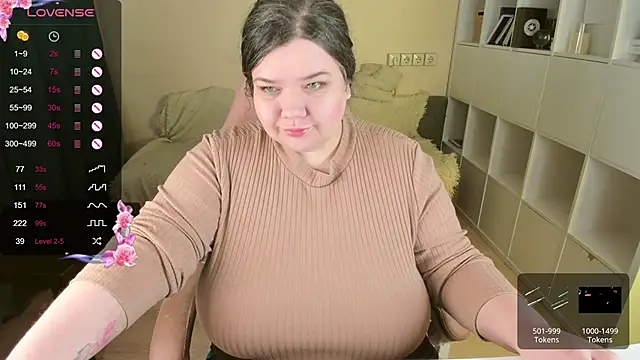 Snapshot of PlumPie chatting on 09-13-25, 11:43 PlumPie online show from 09-13-25, 11:43