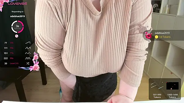 Snapshot of PlumPie chatting on 09-27-25, 03:29 PlumPie online show from 09-27-25, 03:29