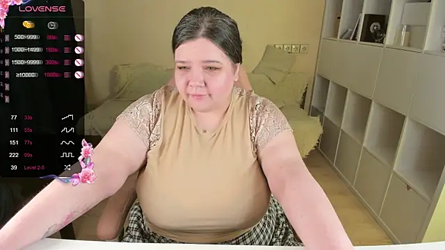 Snapshot of PlumPie chatting on 10-15-25, 11:29 PlumPie online show from 10-15-25, 11:29