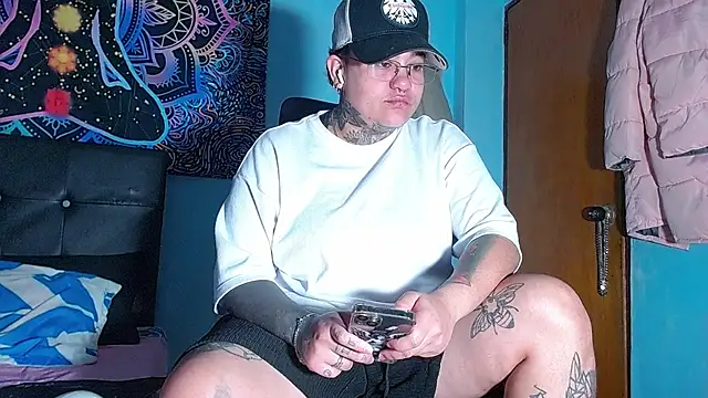 Snapshot of Techno_420_ chatting on 02-17-26, 04:48 Techno 420 online show from 02-17-26, 04:48