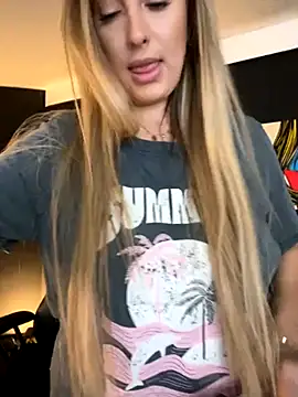 Eva Ryen online show from 09-18-25, 04:21