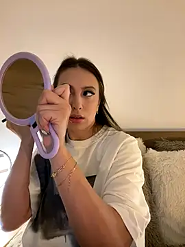 Eva Ryen online show from 10-31-25, 06:04