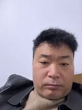 Snapshot of S00 chatting on 11-17-25, 11:14 S00 online show from 11-17-25, 11:14