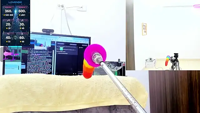 Paulina Davis  online show from 12-23-25, 12:54