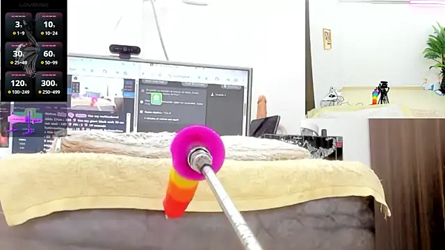 Paulina Davis  online show from 04-07-26, 12:12