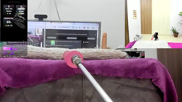 Paulina Davis  online show from 06-07-26, 01:11