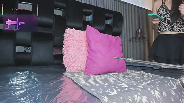 levana1 online show from 10-24-25, 03:05