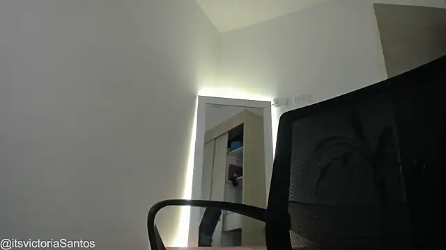 Victoriasant online show from 04-14-26, 03:00