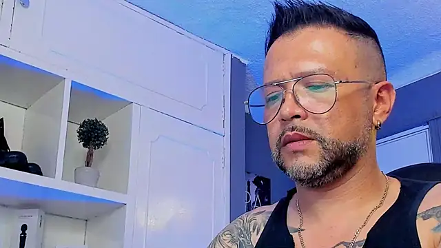 Snapshot of MrFrank_tattoo chatting on 03-15-25, 10:22 MrFrank tattoo online show from 03-15-25, 10:22