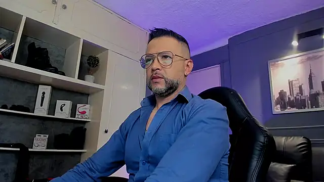Snapshot of MrFrank_tattoo chatting on 10-07-25, 02:18 MrFrank tattoo online show from 10-07-25, 02:18