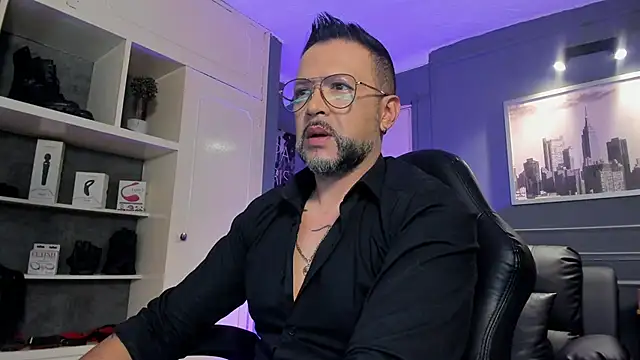 Snapshot of MrFrank_tattoo chatting on 09-16-25, 11:11 MrFrank tattoo online show from 09-16-25, 11:11