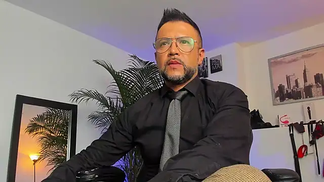 Snapshot of MrFrank_tattoo chatting on 01-27-25, 02:13 MrFrank tattoo online show from 01-27-25, 02:13