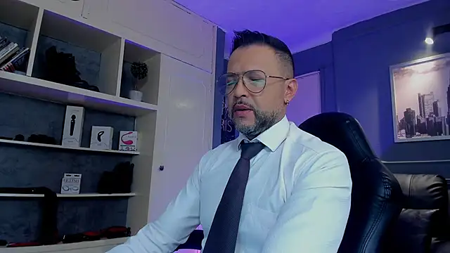 Snapshot of MrFrank_tattoo chatting on 10-15-25, 03:20 MrFrank tattoo online show from 10-15-25, 03:20
