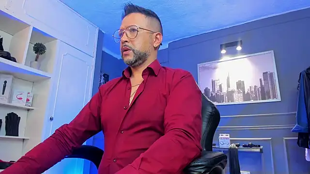 Snapshot of MrFrank_tattoo chatting on 03-18-25, 04:39 MrFrank tattoo online show from 03-18-25, 04:39