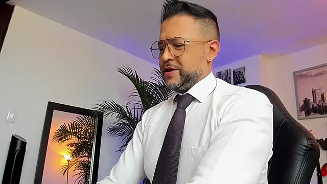 Snapshot of MrFrank_tattoo chatting on 01-24-25, 11:59 MrFrank tattoo online show from 01-24-25, 11:59