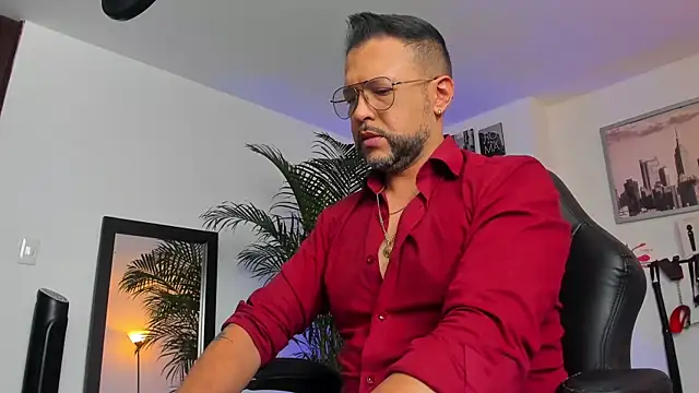 Snapshot of MrFrank_tattoo chatting on 01-26-25, 02:19 MrFrank tattoo online show from 01-26-25, 02:19