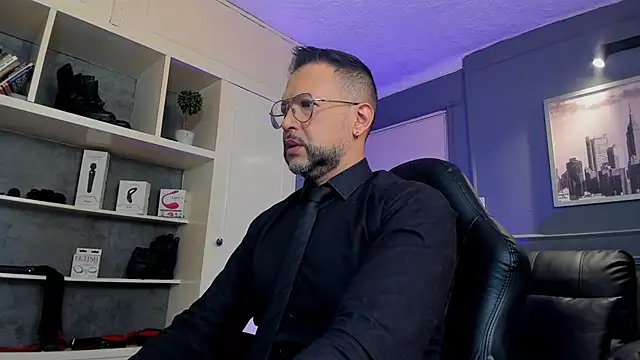Snapshot of MrFrank_tattoo chatting on 10-16-25, 01:41 MrFrank tattoo online show from 10-16-25, 01:41