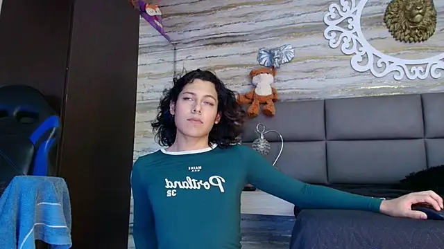 oliver  brown online show from 04-12-26, 08:45