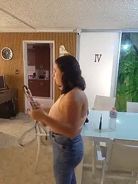 LizzRouse online show from 03-11-26, 06:02