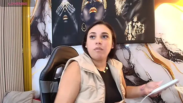 LizzRouse online show from 04-11-26, 04:43