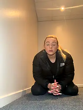 Strongqueen online show from 11-17-25, 10:47