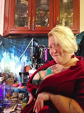 buxombosums online show from 12-17-25, 09:53