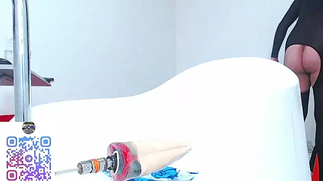 Upskirt Squirt96 online show from 04-02-26, 12:45