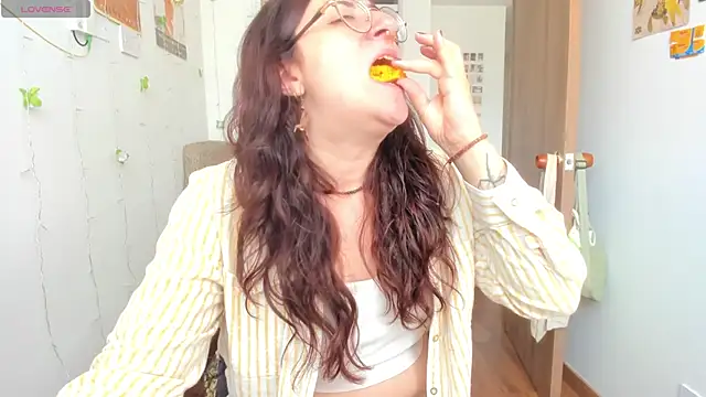 linda giggle online show from 11-12-25, 02:32