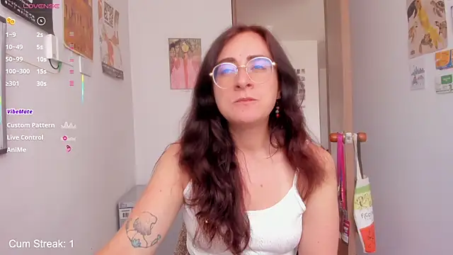 Snapshot of linda_giggle chatting on 04-20-26, 03:35 linda giggle online show from 04-20-26, 03:35