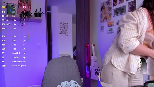 Snapshot of linda_giggle chatting on 06-19-26, 10:25 linda giggle online show from 06-19-26, 10:25