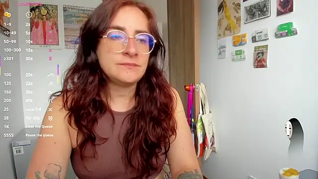 Snapshot of linda_giggle chatting on 05-26-26, 01:53 linda giggle online show from 05-26-26, 01:53