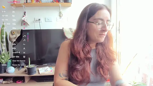 linda giggle online show from 12-18-25, 02:43