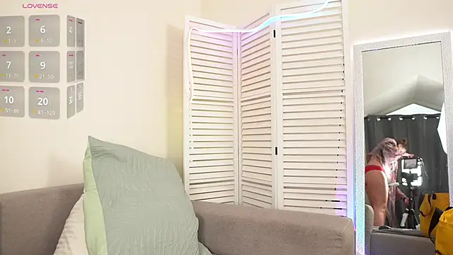 Amber Foks online show from 11-12-25, 07:23