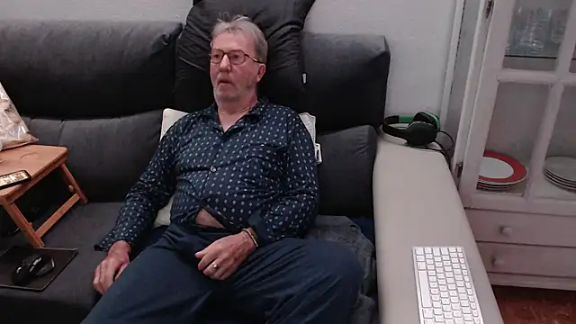 Nudelschwanz online show from 03-08-25, 04:34