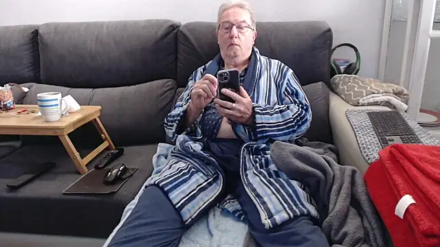 Nudelschwanz online show from 03-25-26, 08:14