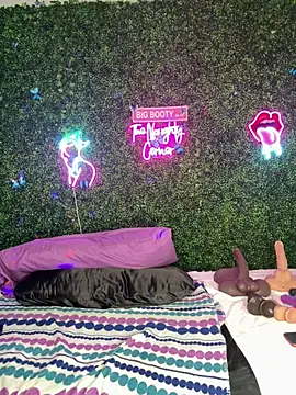 ThickAssRena online show from 04-12-26, 07:00