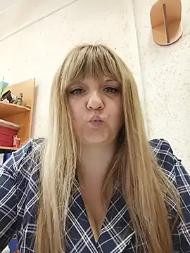 Snapshot of Office_Albertina chatting on 06-11-26, 12:32 Office Albertina online show from 06-11-26, 12:32