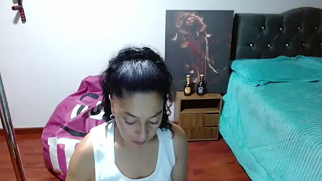 Anitta muscle online show from 11-20-25, 10:42