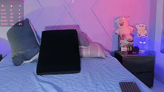 Snapshot of emmajohnss chatting on 06-18-26, 04:11 emmajohnss online show from 06-18-26, 04:11