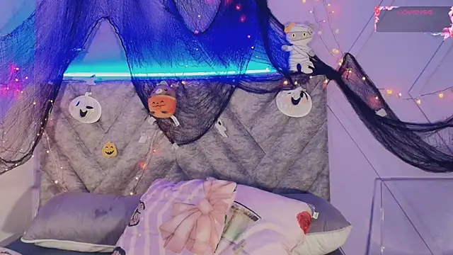 emmajohnss online show from 10-29-25, 04:11