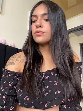 Snapshot of DaphneUwu chatting on 02-16-25, 03:27 DaphneUwu online show from 02-16-25, 03:27