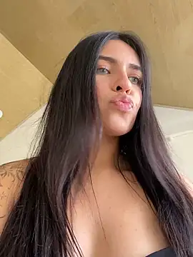 Snapshot of DaphneUwu chatting on 12-15-24, 08:36 DaphneUwu online show from 12-15-24, 08:36